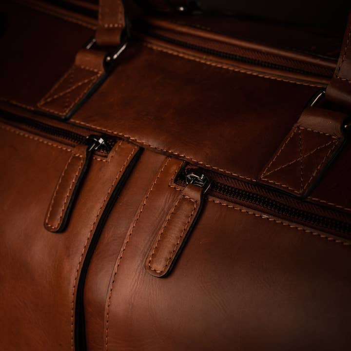 TIME TO MARKET SWEDEN AB – wholesale Duffelväskor – Unisex – Portofino, Weekendbag i skinn, cognac