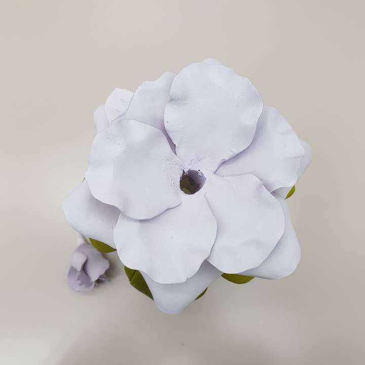 White and Violet Flower Collection Scenter - Wedding Favours and Gift Ideas in vendita all'ingrosso su Faire