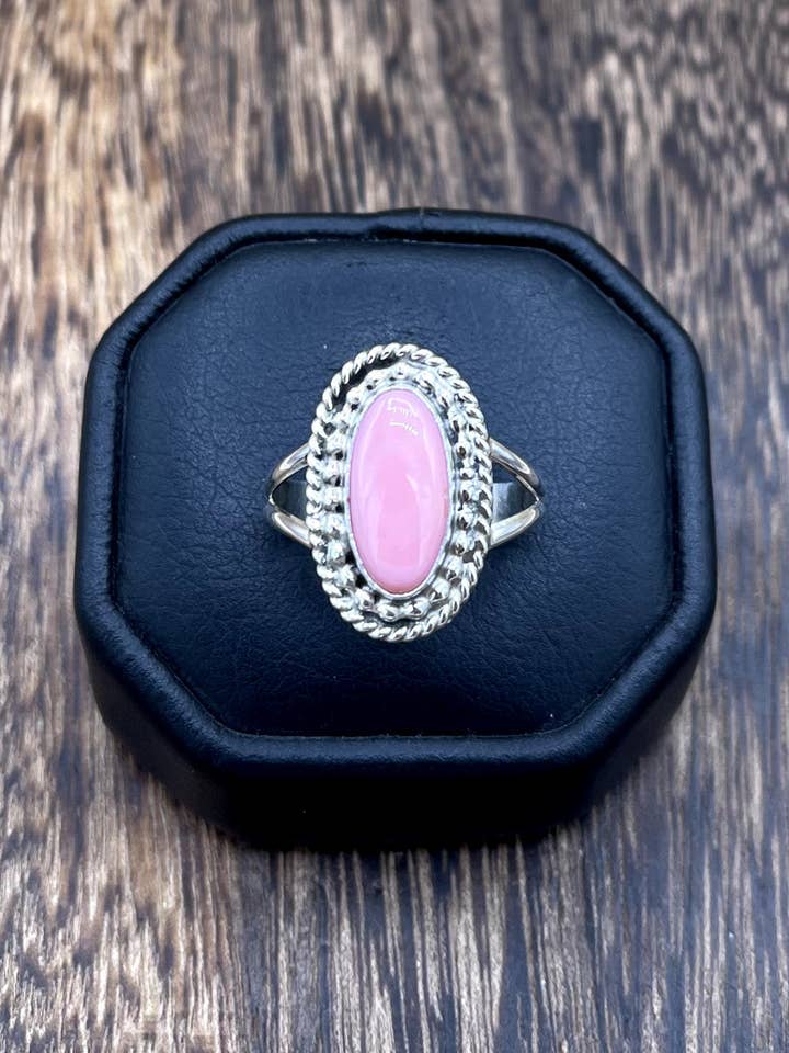 Navajo handgjorda ringar i sterlingsilver med rosa konksnäcka av Byron Begay för wholesale av Native City Jewelry