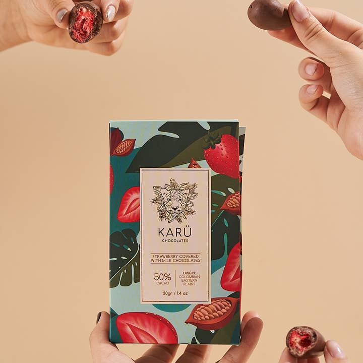 Karü Chocolates - Wholesale Chocolate Box - Freeze-dried Strawberry covered Milk Chocolate 50% cacao
