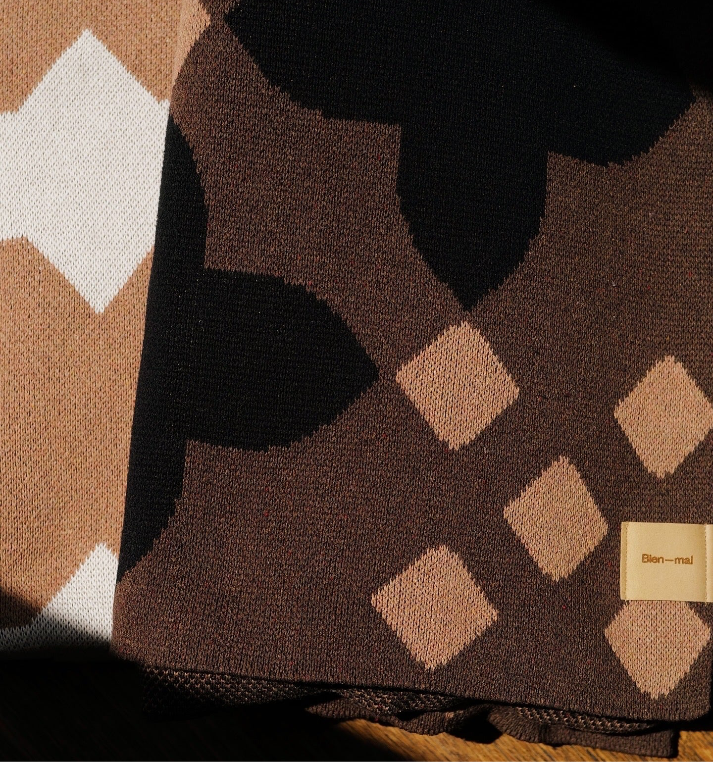 Bien Mal - Wholesale Throw Blanket - Espresso  - Knitted Throw Blanket1