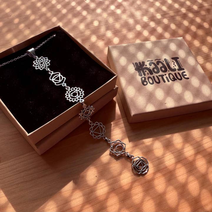 Kaali Boutique - Wholesale Pendant/Charm Necklace - Seven 7 Chakras Necklace / Hypoallergenic / Silver / Yoga / Reiki / Boho / Hippie / Rustic / Ethnic / Crystals / Third Eye / Illuminati4