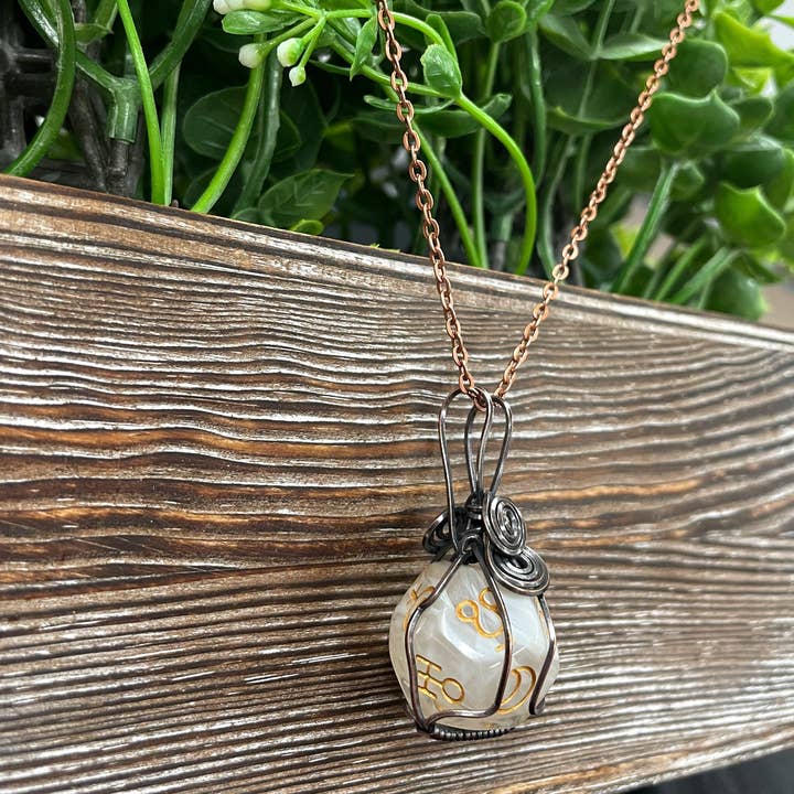 Handmade by Marlayna - Wholesale Halskettinghanger - Astrologische D12 dobbelstenen ketting, willekeurige kleur koperdraad omwikkeld
