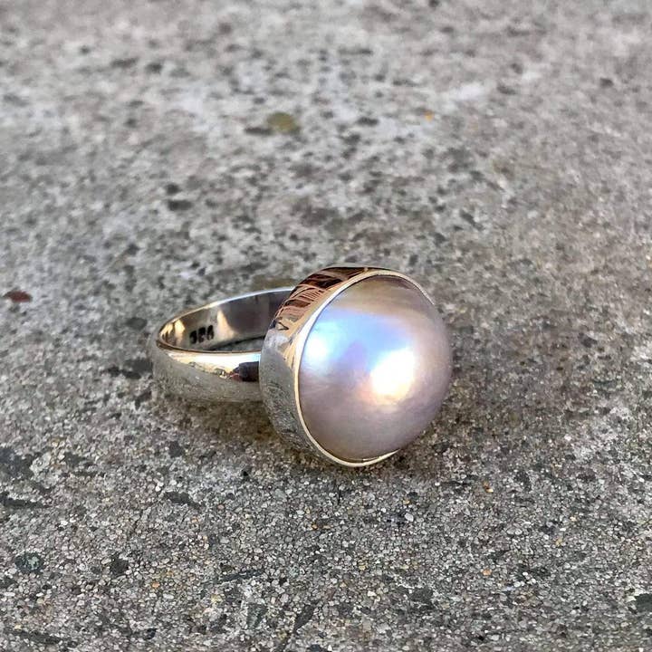 Desiderate - Wholesale Cocktail/statement ring - Under The Sun Pearl Ring - Golden Beige3