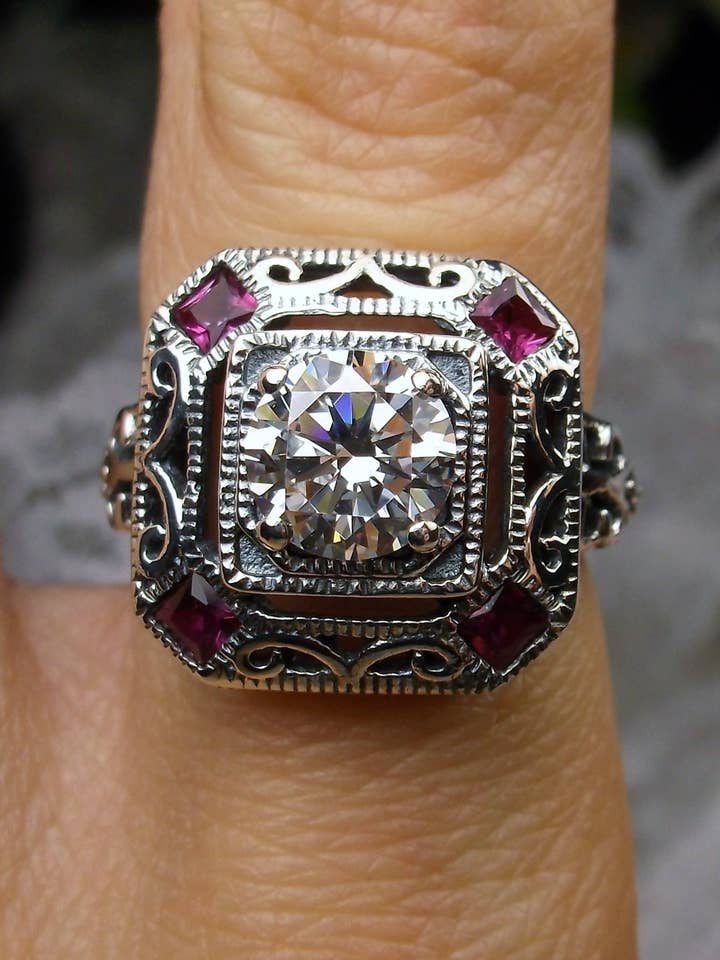 Art Deco-ring, rubinröda accenter 1930-tals revival-smycken #D68 för wholesale av Silver Embrace Jewelry