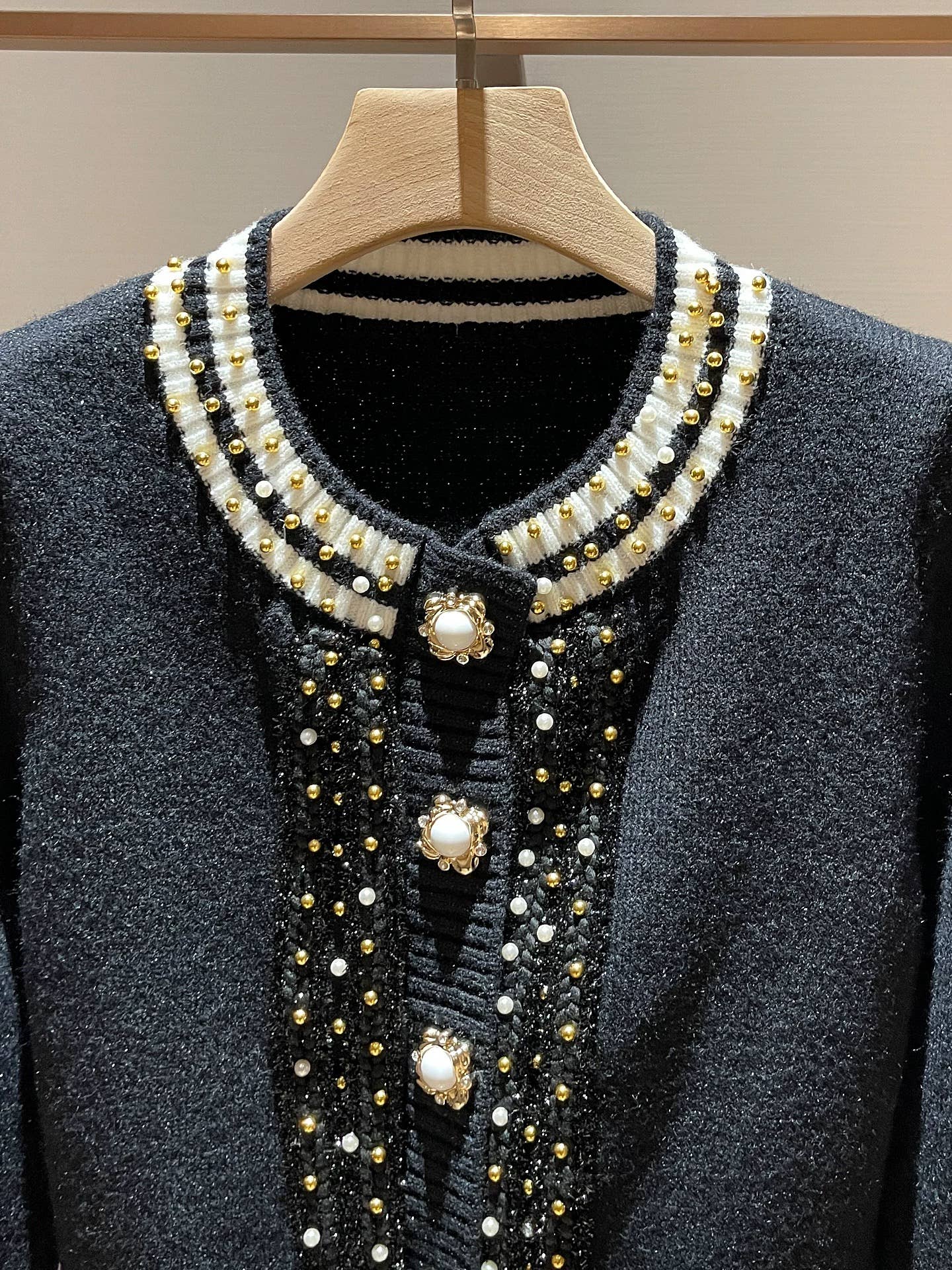 Productseeker - Vendita all'ingrosso Cardigan - Donna - JK245 2025 Cardigan in Maglia con Perline Vintage per Autunno Inverno3