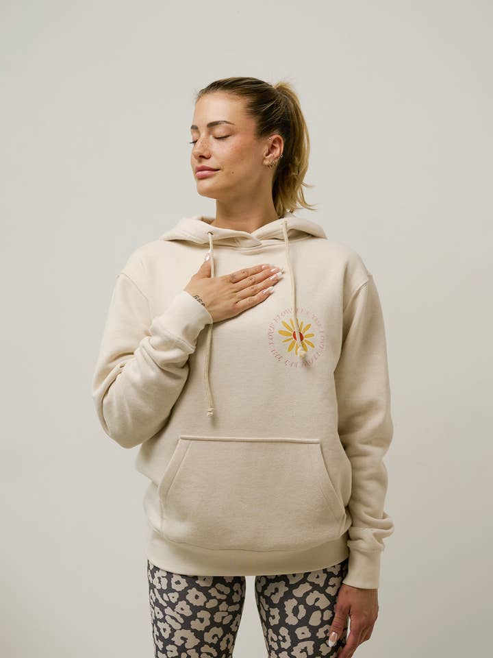 Lad kærligheden flyde hættetrøje - beige for engroshandel hos Rock on and Namaste