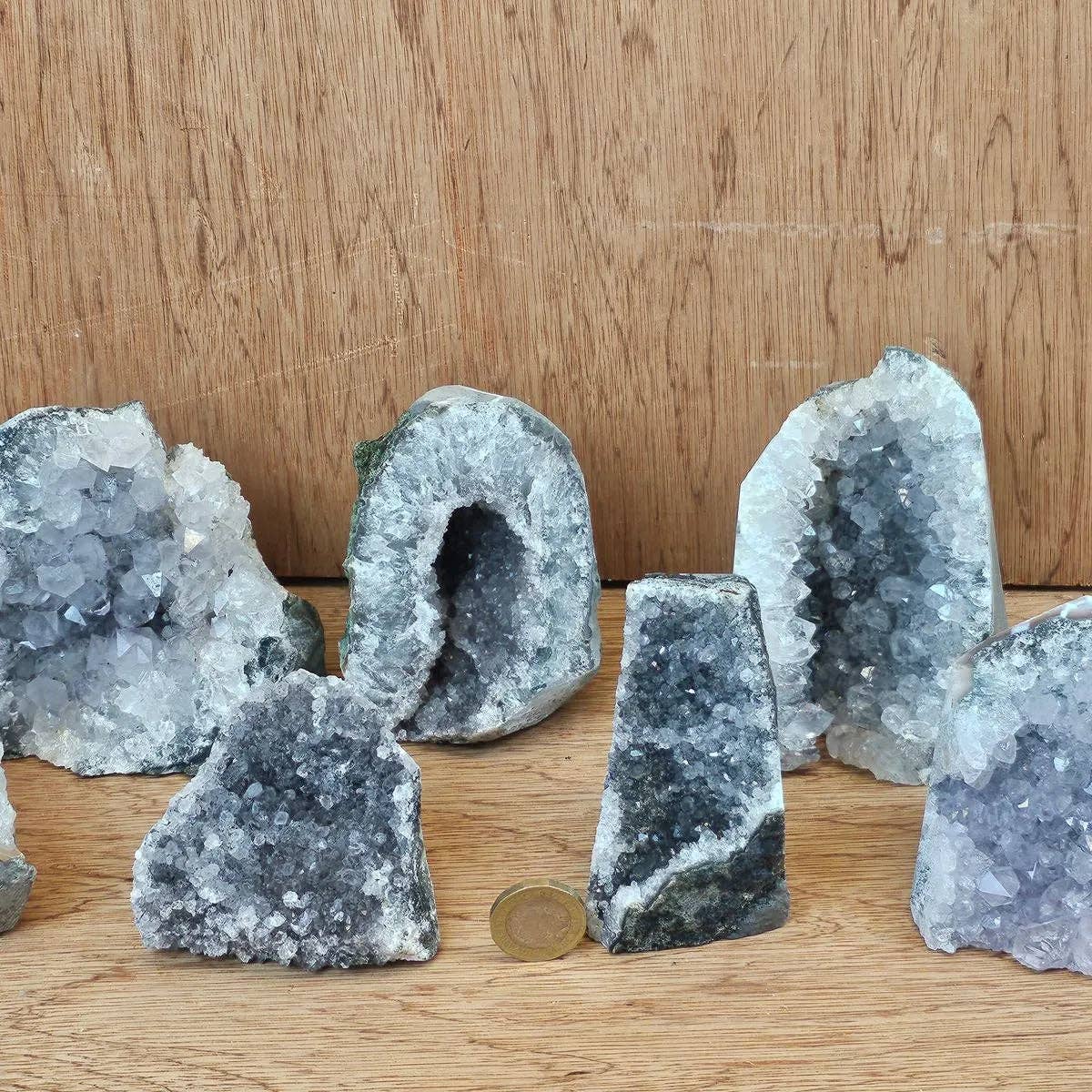 Distinction Crystals - Venta al por mayor Piedras/cristales espirituales - Oferta especial al por mayor de geodas de cristal de cuarzo con base cortada3