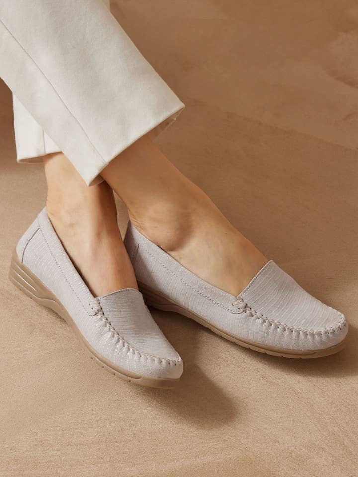 Mocassins macios de couro legítimo, cor prata por atacado de PEDICONFORT