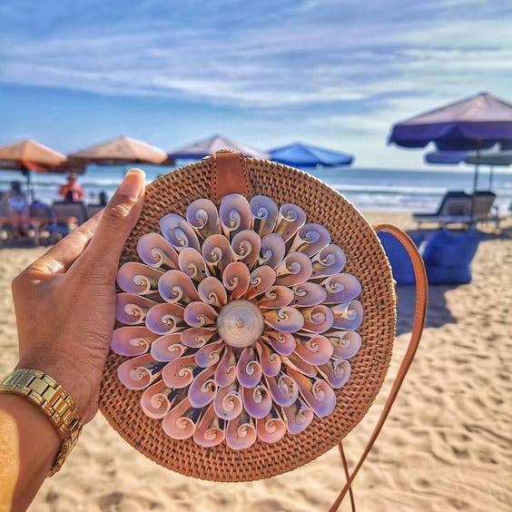 Borsa in rattan - The Shell per la vendita all'ingrosso da parte di ZOA Lifestyle | Home of Bracelets