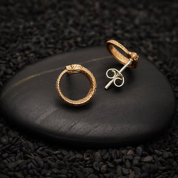 Nina Designs – Brincos de pino por atacado – Brincos Postes Ouroboros em Prata de 1ª Lei ou Bronze 12x12mm1