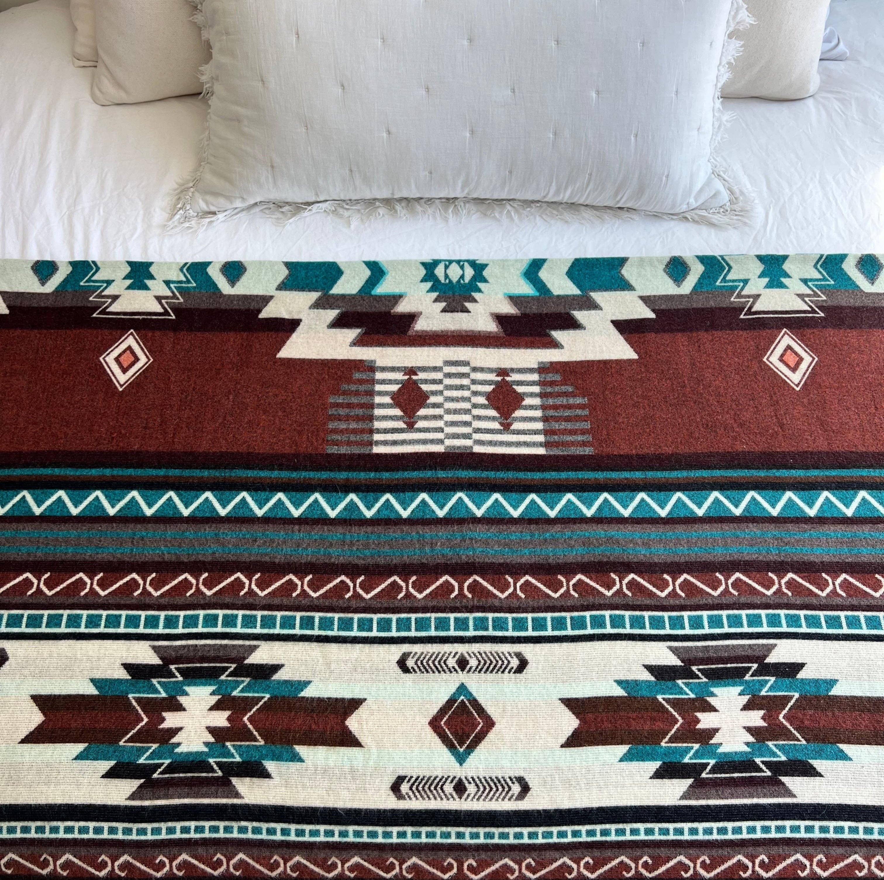 Wylde Brigade – wholesale Throw blanket – Cotopaxi Aztec Reversible Blanket1