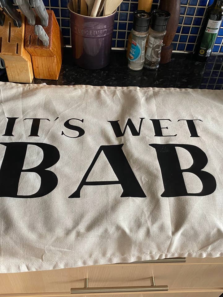 Birmingham inspirerede It"s Wet Bab viskestykke for engroshandel hos Barmy Brummie