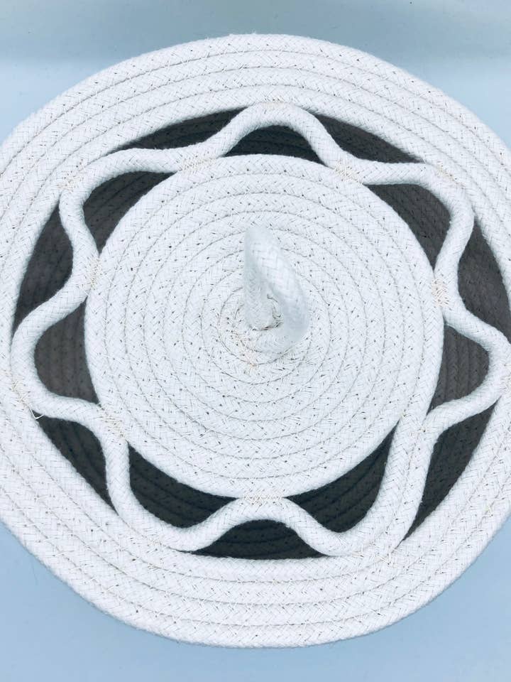 Korb mit ausgeschnittenem Deckel für den Großhandel von Abena Designs