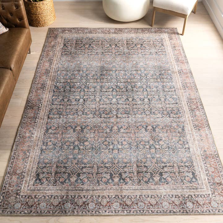 Blue Hillstone Collection Elfrieda Traditional Vintage Medallion Area Rug for wholesale on Faire