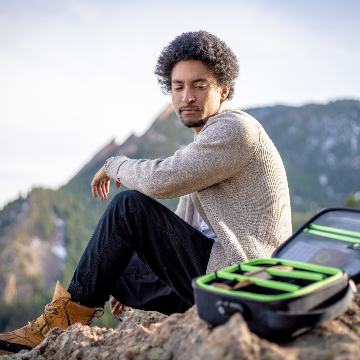 STASHLOGIX - Wholesale Luggage - Silverton Hard Shell Locking  and Smell-Proof Stash Bag22