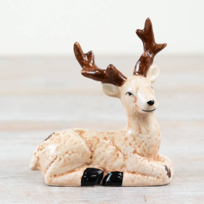 Liegender Hirsch-Ornament, 11,8 cm für den Großhandel von Gainsborough Giftware x Portland Living