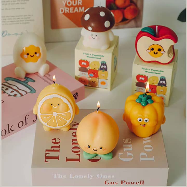 Bougies parfumées en cire de soja faites à la main avec des fruits mignons - Assorties pour la vente par Label & Decore