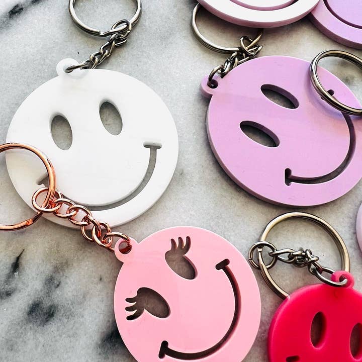 Luxe designs - Wholesale Keychain - Women's - Retro Smiley Keychain