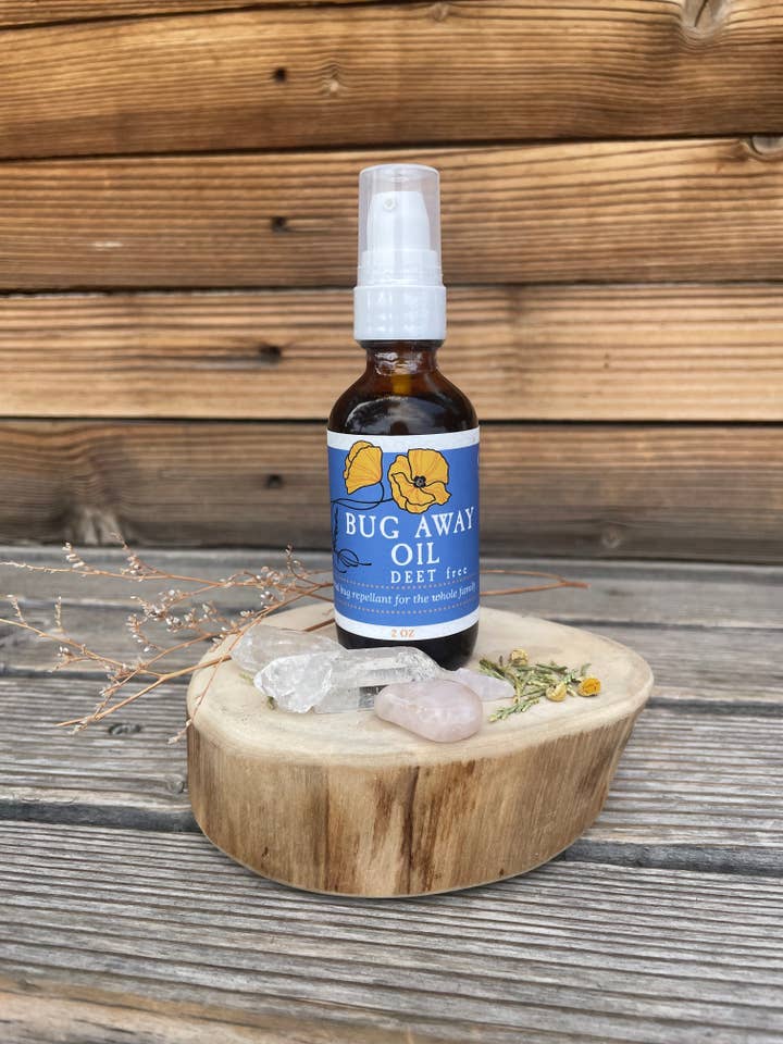 Bug Away Huile 2oz pour la vente par Golden Poppy Herbal Apothecary