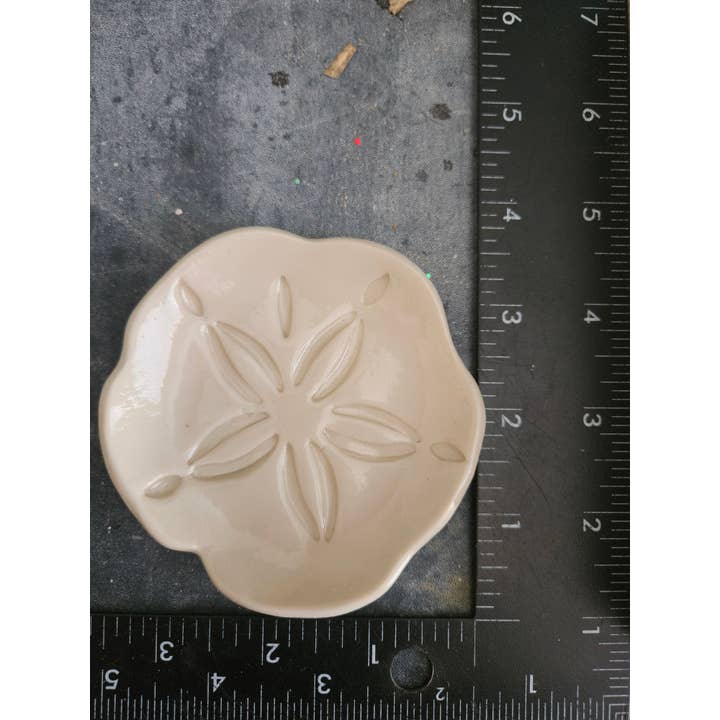 Teal Turtle Studio - Vendita all'ingrosso Portagioie - Piattini Portagioie in Ceramica Fatti a Mano a Forma di Dollaro di Sabbia4