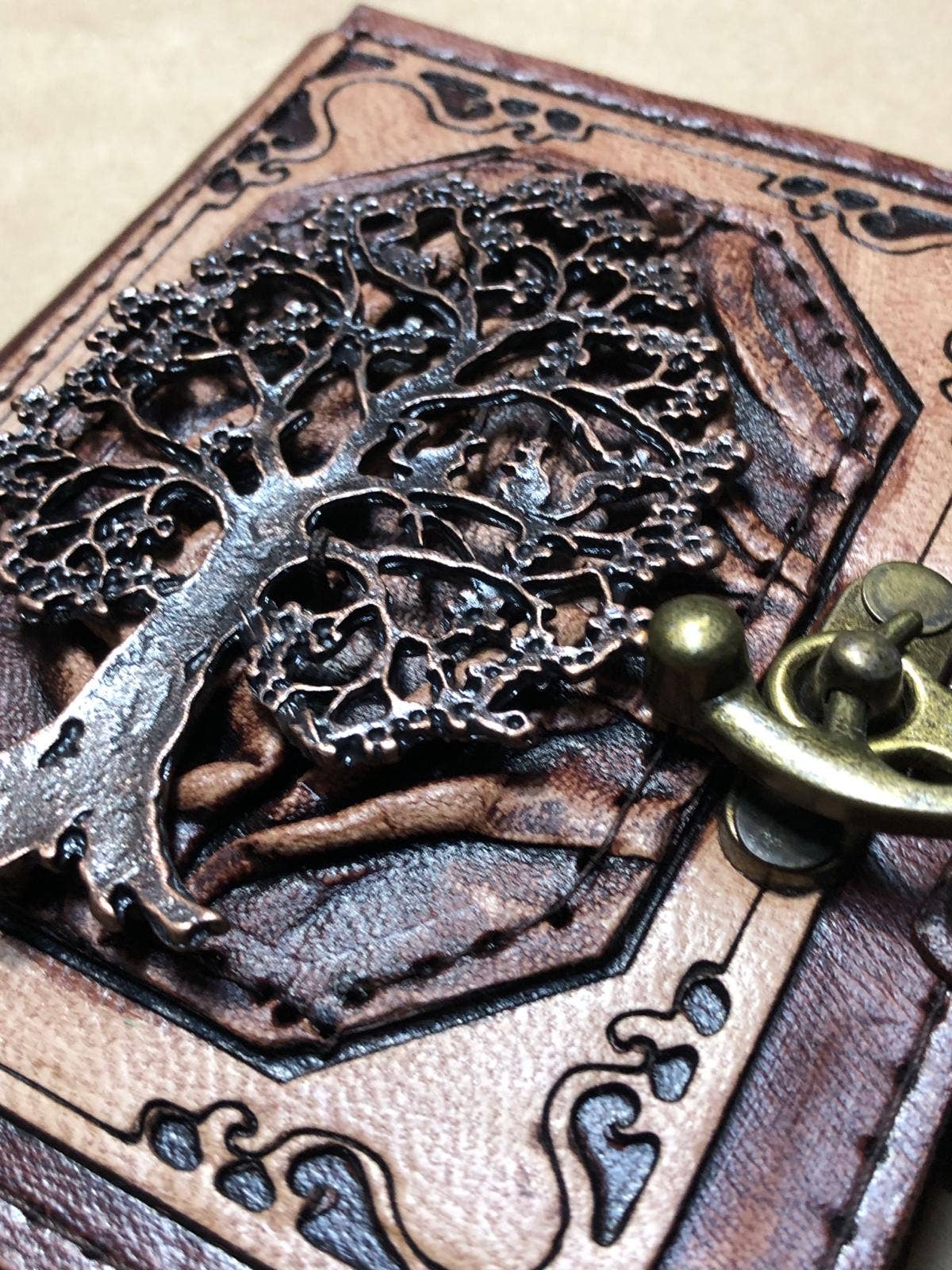 ML Marcaleather – wholesale Journal och dagbok – Mini läderdagbok med livets träd och slitet keltiskt mönster2