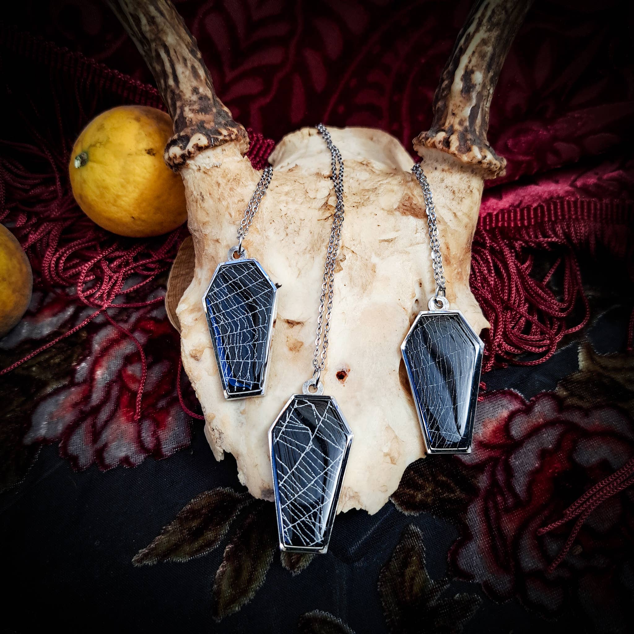 Hell Kitten RVA - Vente Colliers à pendentif - Cercueils en véritable toile d'araignée en argent (collier)2