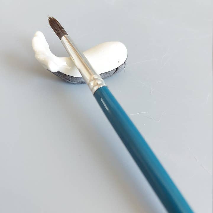 Muddy Ceramic Limited - Wholesale Paint/Wax Brush - Whale design paintbrush holder, ceramic paintbrush holder, paint brush rest, paint brush holder, white brush rest, gift for artists