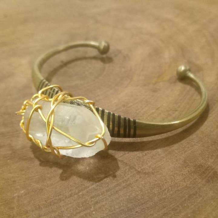 Bracelet en laiton CLEAR QUARTZ pour la vente par The Afrophile