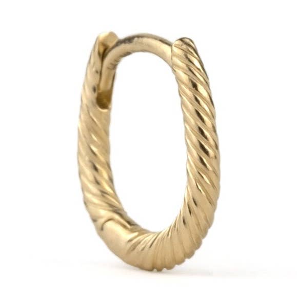 Banyan Huggie • Singel — Minimalistisk Texturerad Massiv Guldringörhänge för wholesale av Aiden Jae