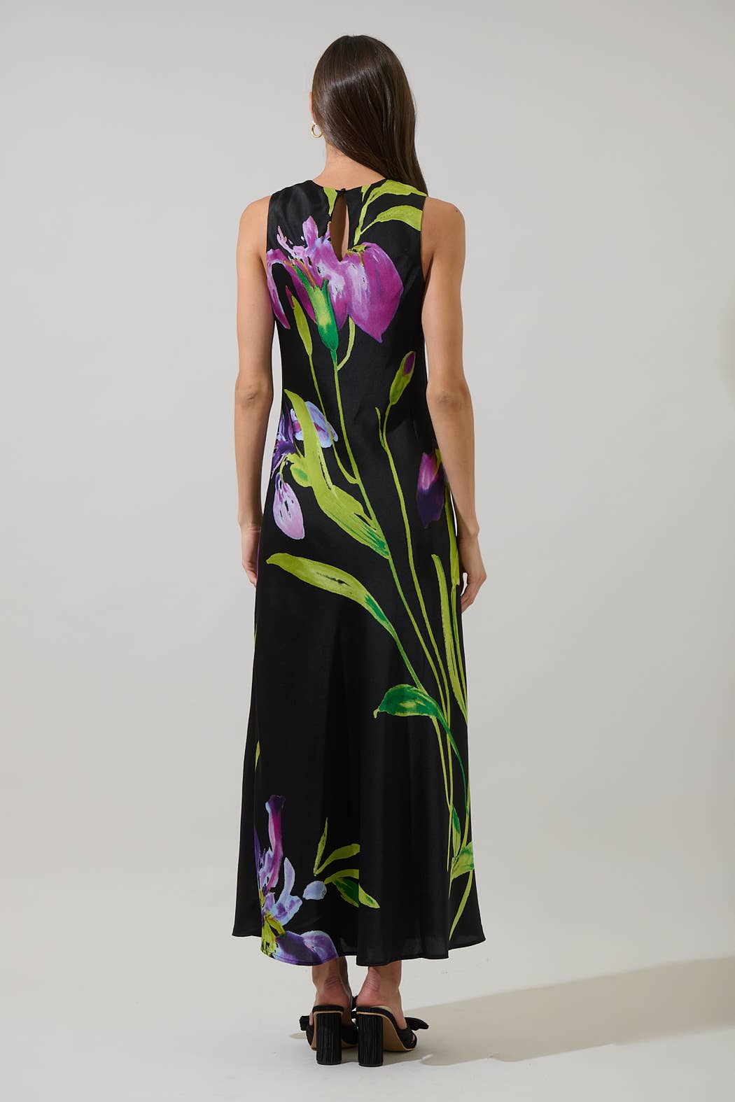 Preto roxo Vestido Midi de Cetim Saisha Floral Varkey para venda a revendedores na Faire2