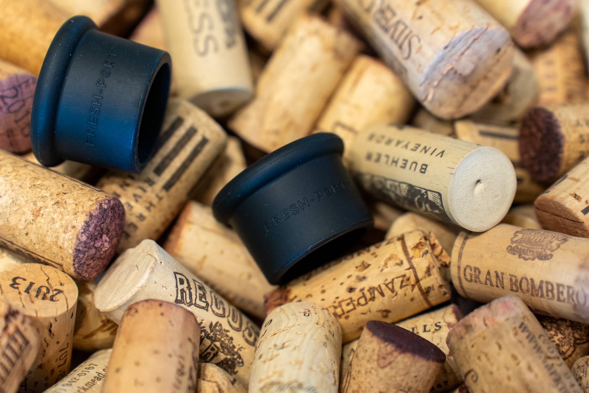 Planetary Design - Wholesale Wine Stopper - Fresh-Port™ Bottle Topper for Wine or Olive Oil1