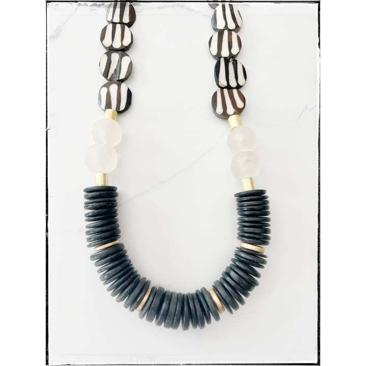 GentrybyJenna – wholesale Pärlband/Pärlhalsband – Black Rand African Bone Flat Bead Lång Statement Halsband1