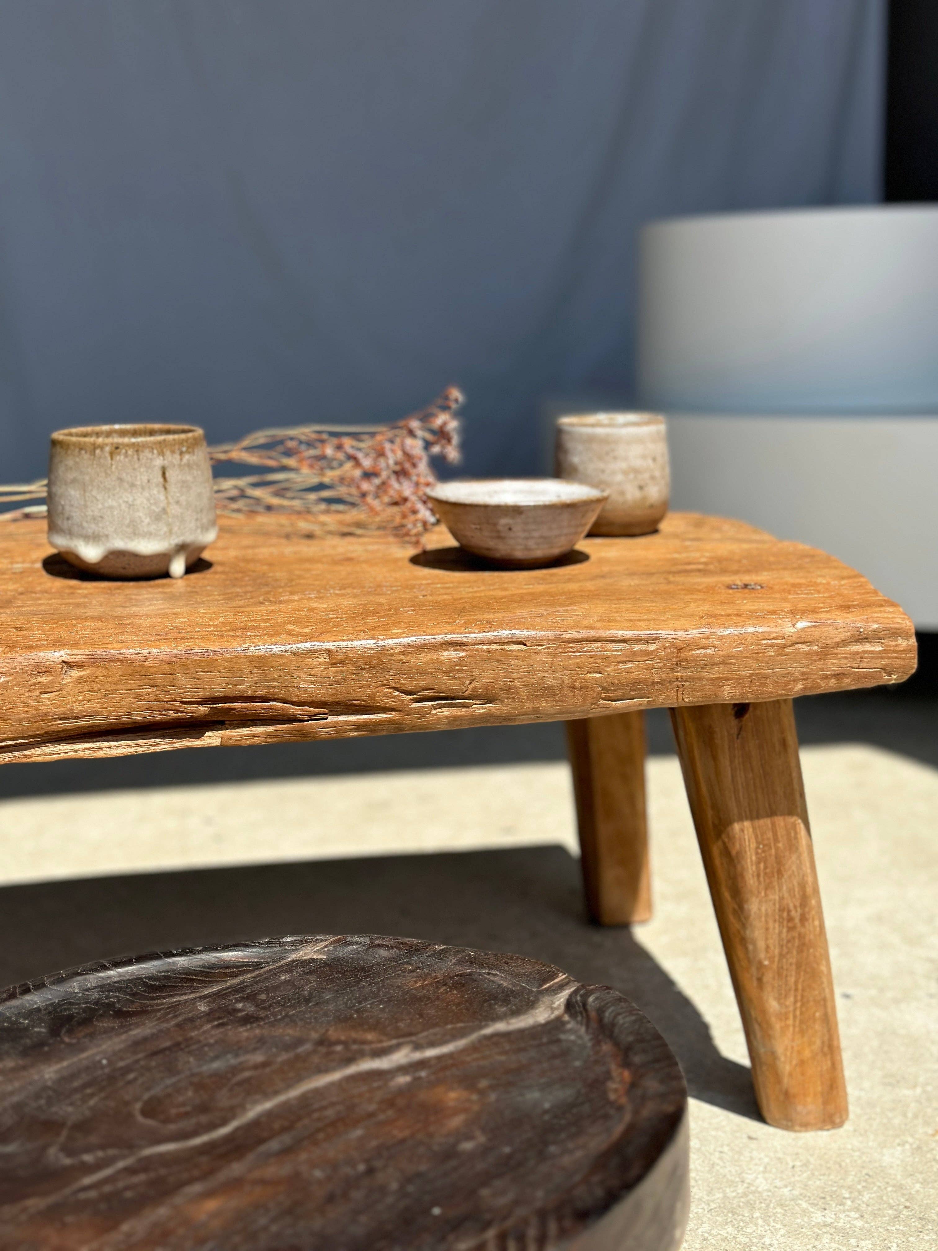 Office Objets – Großhandel Beistelltisch – Kleiner leichter Couchtisch aus hellem Teakholz mit vier Beinen H: 30 L: 63,5 B: 40 cm74