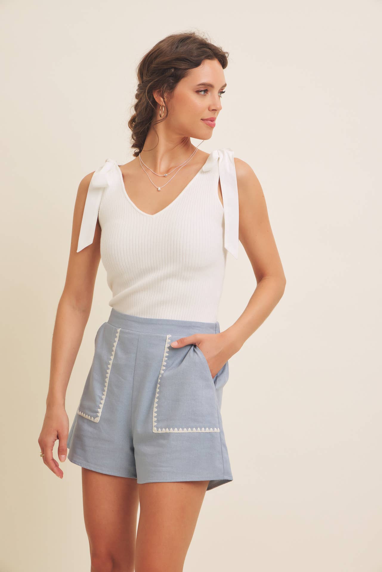 in february – wholesale Pullovertröja - Dam – Tröja i stretchigt ribbstickat material med axelband i blandade material24