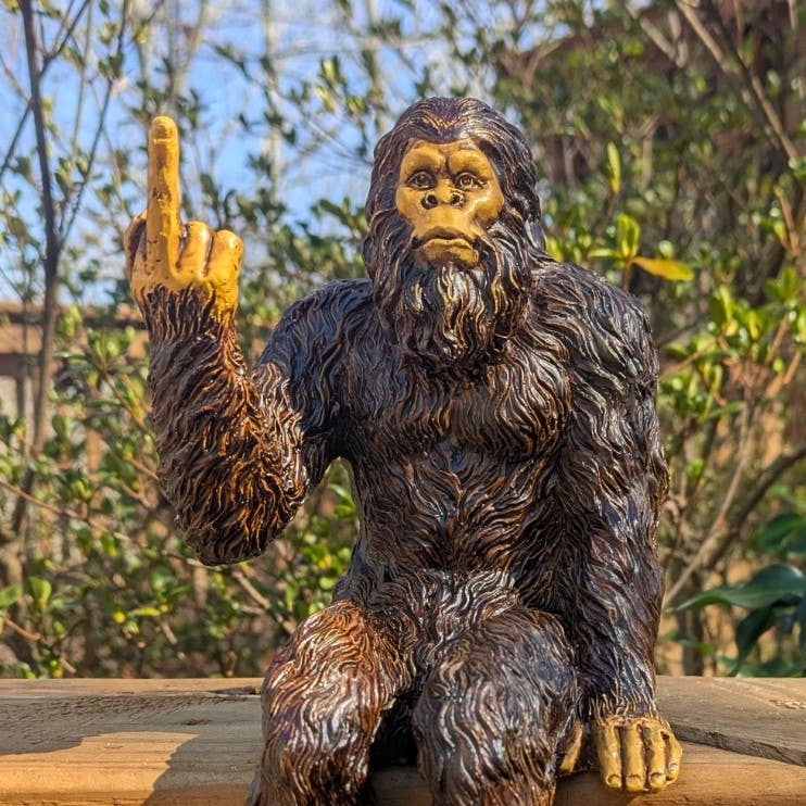 John Bernard & Company – wholesale Dekorativ statyett – Bigfoot 'Den Oartiga' Sasquatch-staty 10 tum H Hyllsittare7