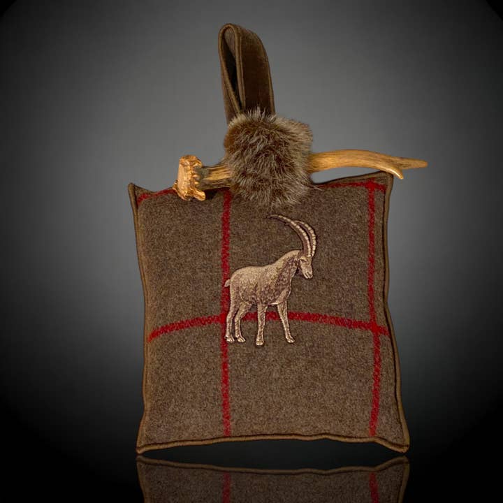 Hanging Scented Pillow Hampton Sui for wholesale by Altalena of Switzerland SA