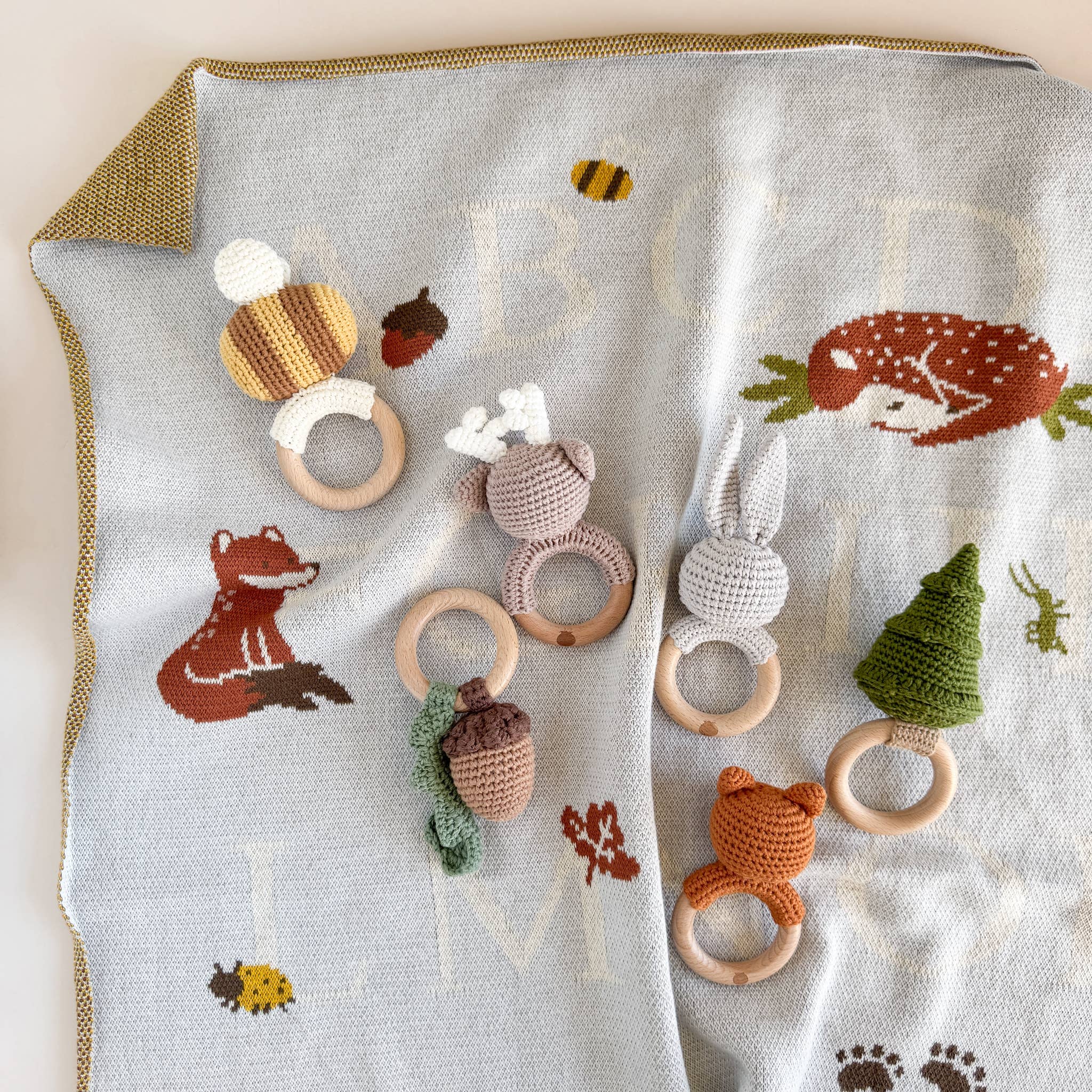 The Blueberry Hill - Vente Anneau de dentition sans clip – bébé - Hochet en crochet de dentition en coton pour bébé Cadeau de Noël 20255