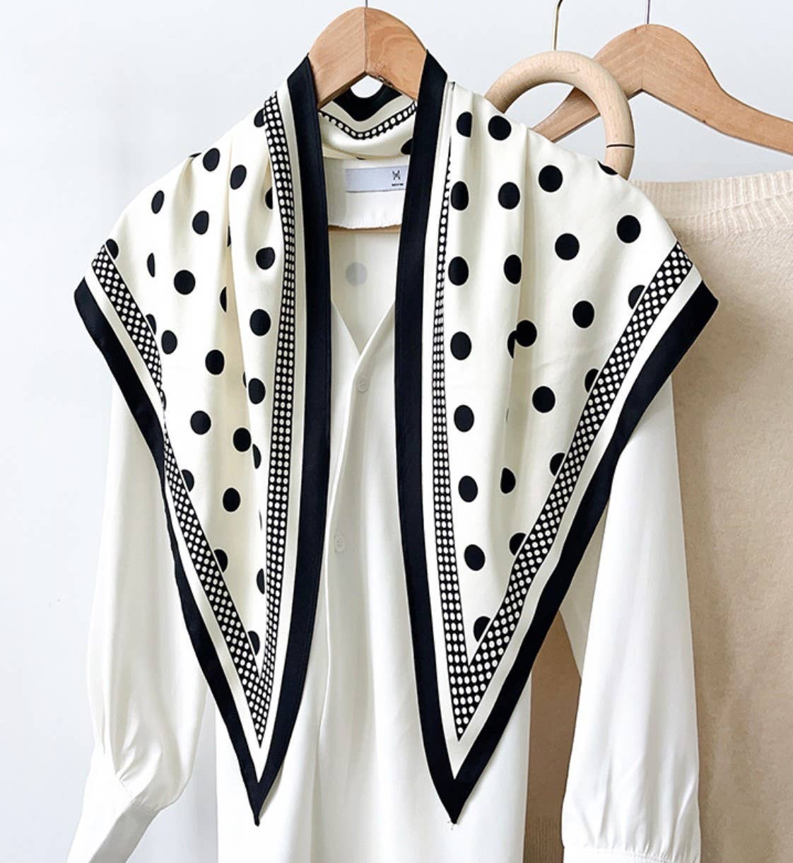 JC Sunny Fashion – wholesale Scarf – Women's – JC023328T Printed Triangle Scarf – Bandana Style Wrap / Shawl0