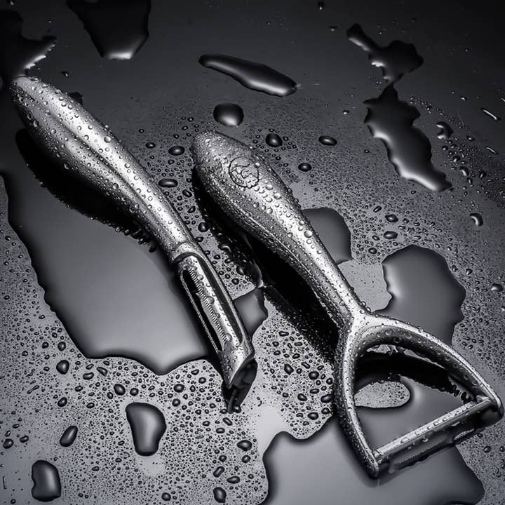 Éplucheur à légumes haut de gamme en acier inoxydable pour la vente par Gourmet Easy