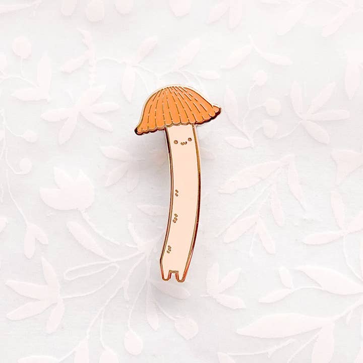 Alum and Ink – Großhandel Anstecker/Button – Chibi Orange Bonnet Mushroom (Mycena acicula), emailliert2
