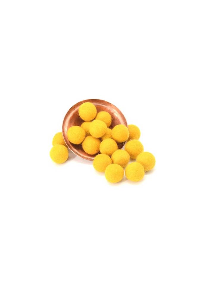 Bolas de Fieltro Amarillo Brillante a Granel | 2 CM para venta al por mayor de Woollyfelt
