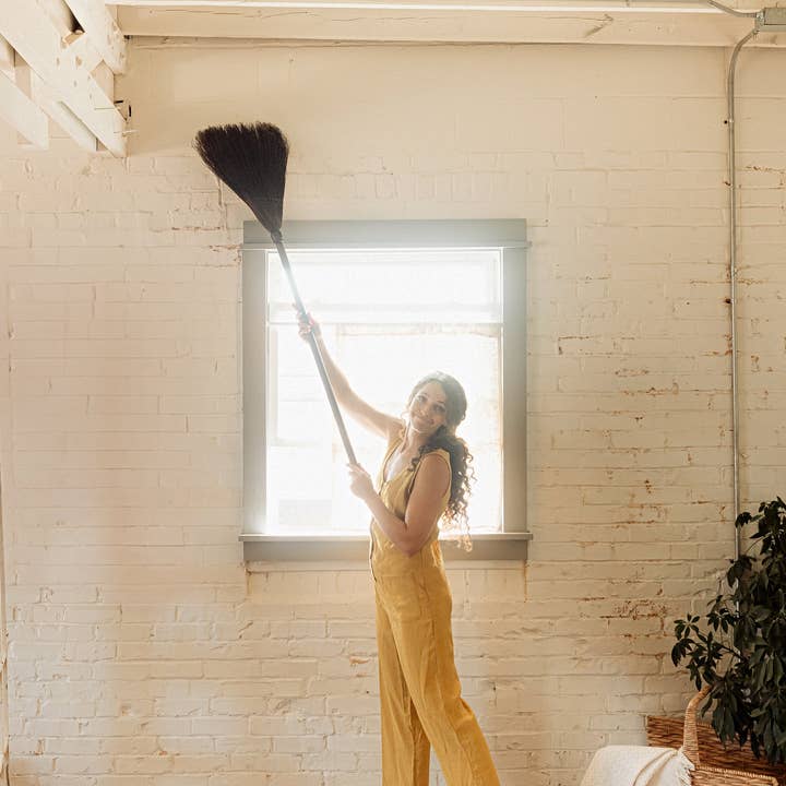 Sunhouse Craft – Großhandel Besen – Lokale Holzbesen Großhandel3