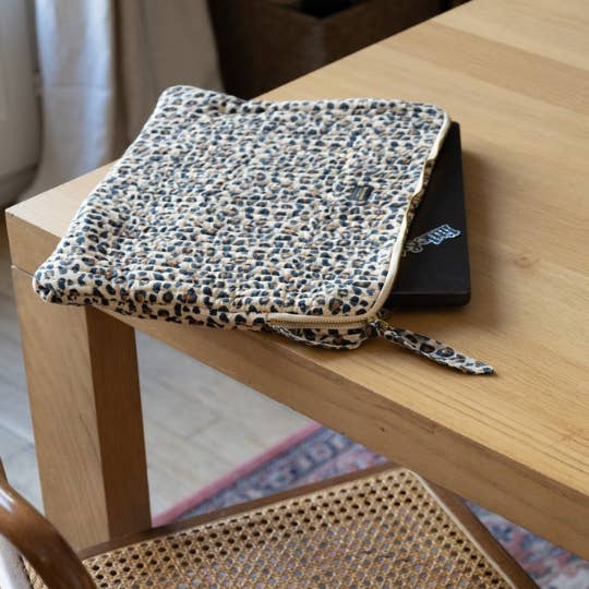 Love Explorers - Wholesale Laptop/Tablet Case - Women's - Laptop sleeve - beige leopard