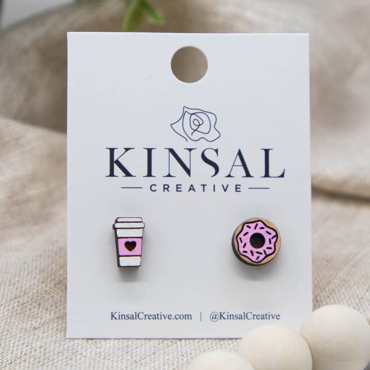 Kaffe och Donut Wood Stud örhängen för wholesale av Kinsal Creative