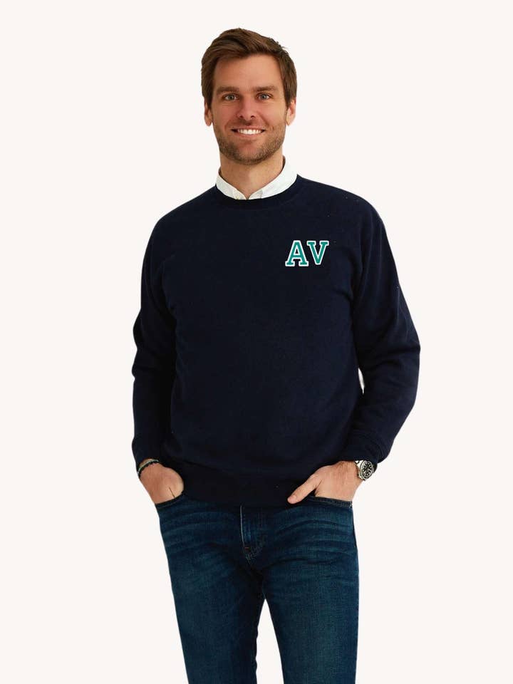 MARINEBLAUWE SWEATER | DUBBELE MICRO INITIAAL GROEN voor wholesale door Anitials