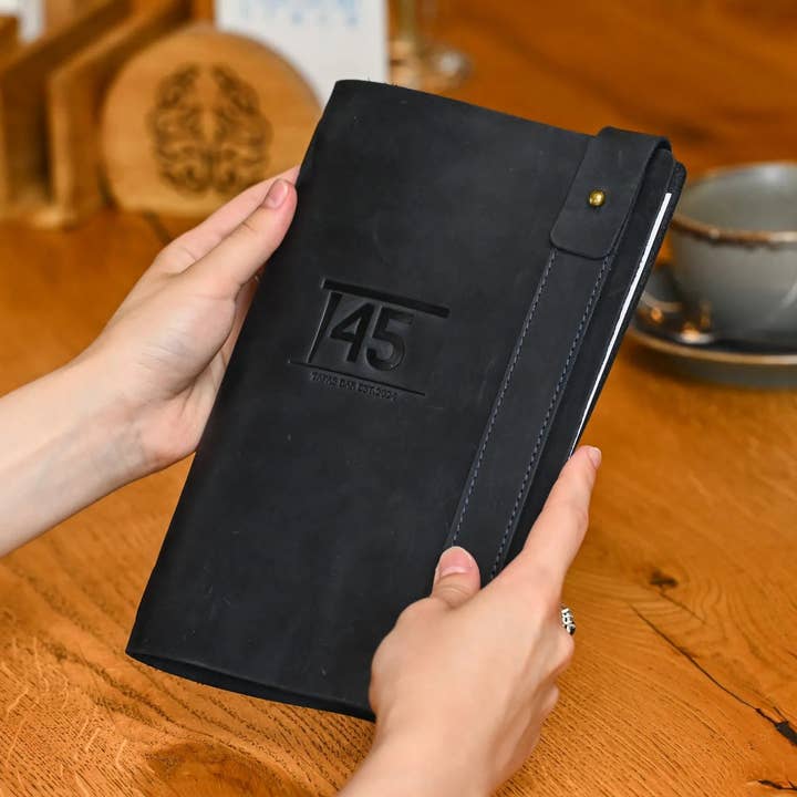 Porta-menu de Couro com Parafuso de Coldre e Fixação com Cordão de Borracha em Couro Crazy Horse (LM07A5) por atacado de Inko Horeca Accessories