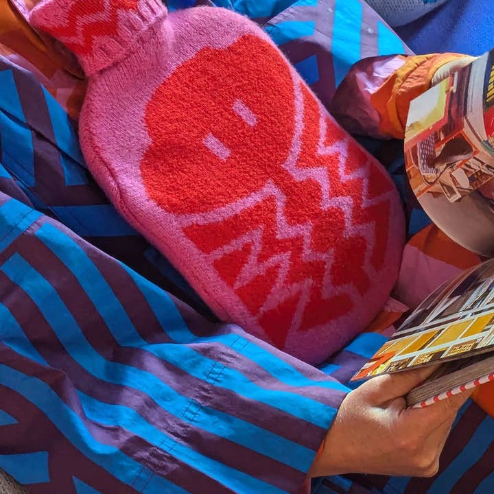 Irregular Sleep Pattern – wholesale Hot/cold compress – Knitted Hot Water Bottle in Hot Pink3