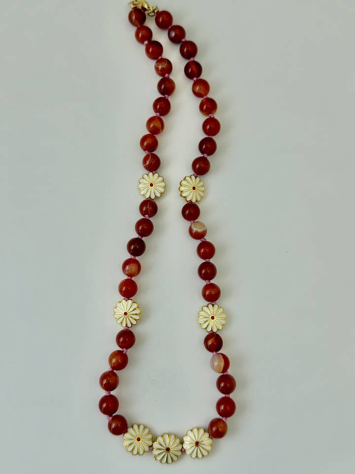 Collier Marguerite pour la vente par Sandrine France Studio