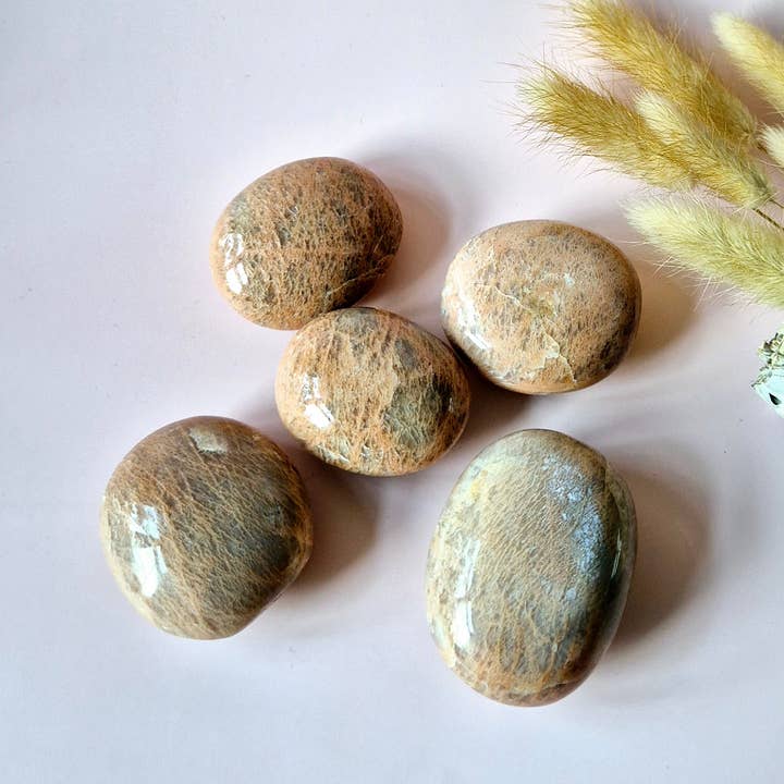 Moonlight Gemstones - Wholesale Spiritual Stone/Crystal - Peach Moonstone Palmstone 60-90g Handstone for Calm and Balance Worry Stone moonstone4